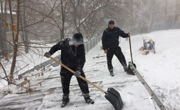 Активно ведутся работы по очистке от снега территорий детских садов и социальных учреждений