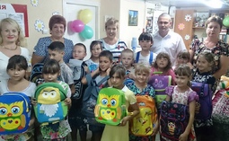 В преддверии Дня знаний Уполномоченный по правам ребенка в Саратовской области вручила ребятам школьные