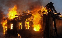 В поселке Ровное Саратовской области на пожаре погибли женщина и ребенок