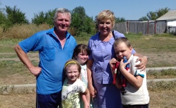 Уполномоченный по правам ребенка в Саратовской области Татьяна Загородняя посетила семью опекуна в Федоровском муниципальном районе.